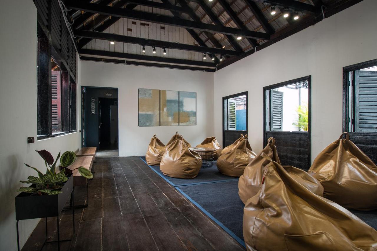 איפוה The Brownstone Hostel & Space מראה חיצוני תמונה