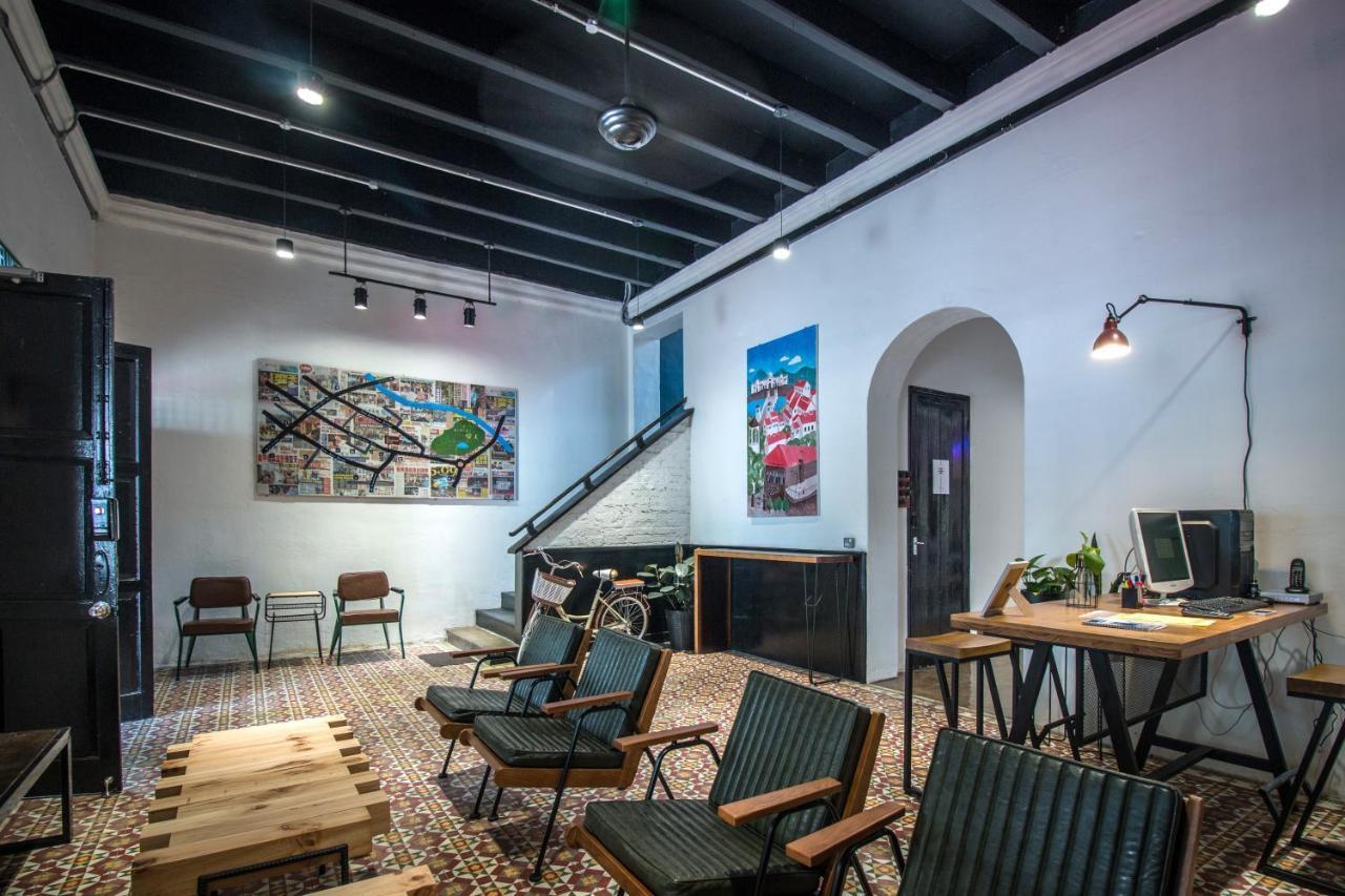 איפוה The Brownstone Hostel & Space מראה חיצוני תמונה