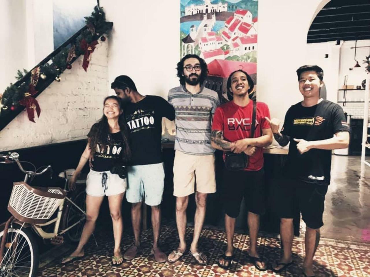איפוה The Brownstone Hostel & Space מראה חיצוני תמונה
