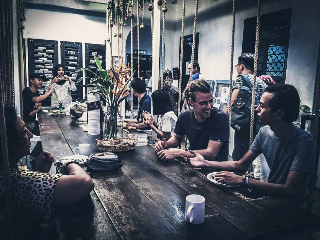 איפוה The Brownstone Hostel & Space מראה חיצוני תמונה